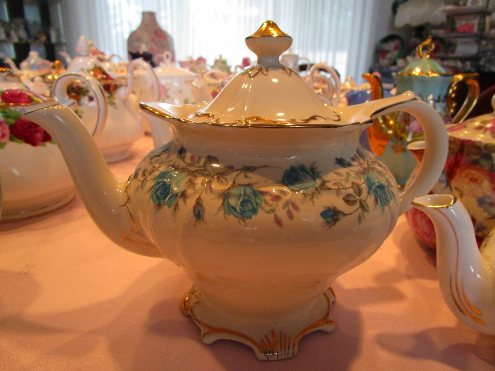 Karen's Cottage and Castle Plenty of Pretty Pink Teapots